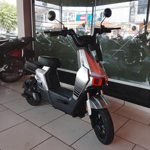 Polo Motos KW3