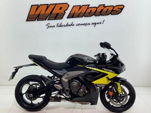 TRIUMPH DAYTONA 660