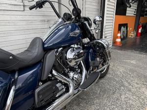 ROAD KING POLICE FLHP 
