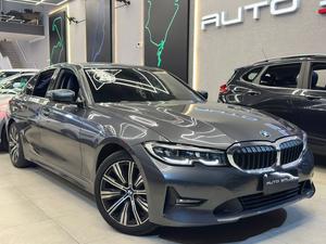 320i
