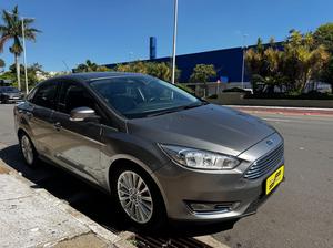 Duas Pistas Automóveis FOCUS