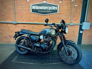 BONNEVILLE T100 BLACK 900