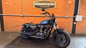 HARLEY-DAVIDSON SPORTSTER IRON 883