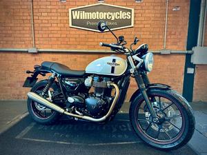 TRIUMPH STREET TWIN