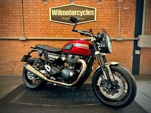 TRIUMPH SPEED TWIN 