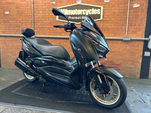 YAMAHA XMAX ABS