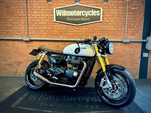 TRIUMPH THRUXTON R