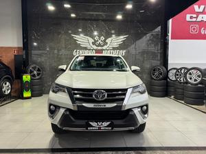 TOYOTA HILUX SW4 2.8 SRX 4X4 7 LUGARES 16V TURBO INTERCOOLER
