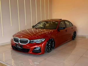 320i