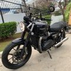 STREET TWIN
