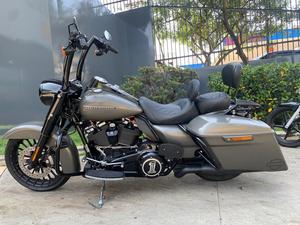 HARLEY-DAVIDSON ROAD KING SPECIAL