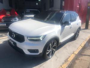 VOLVO XC40 2021