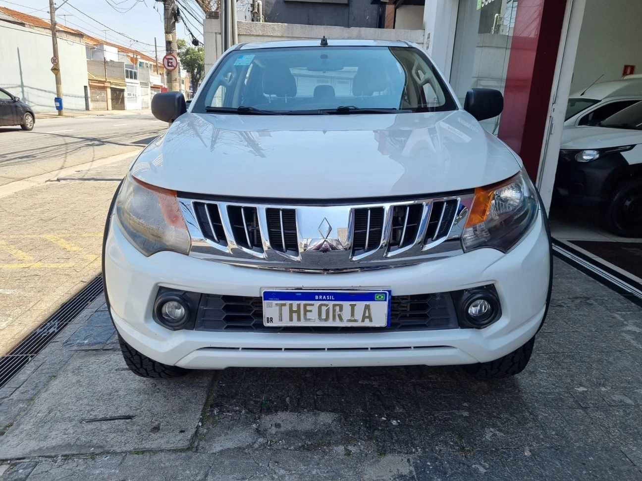 MITSUBISHI L200 TRITON