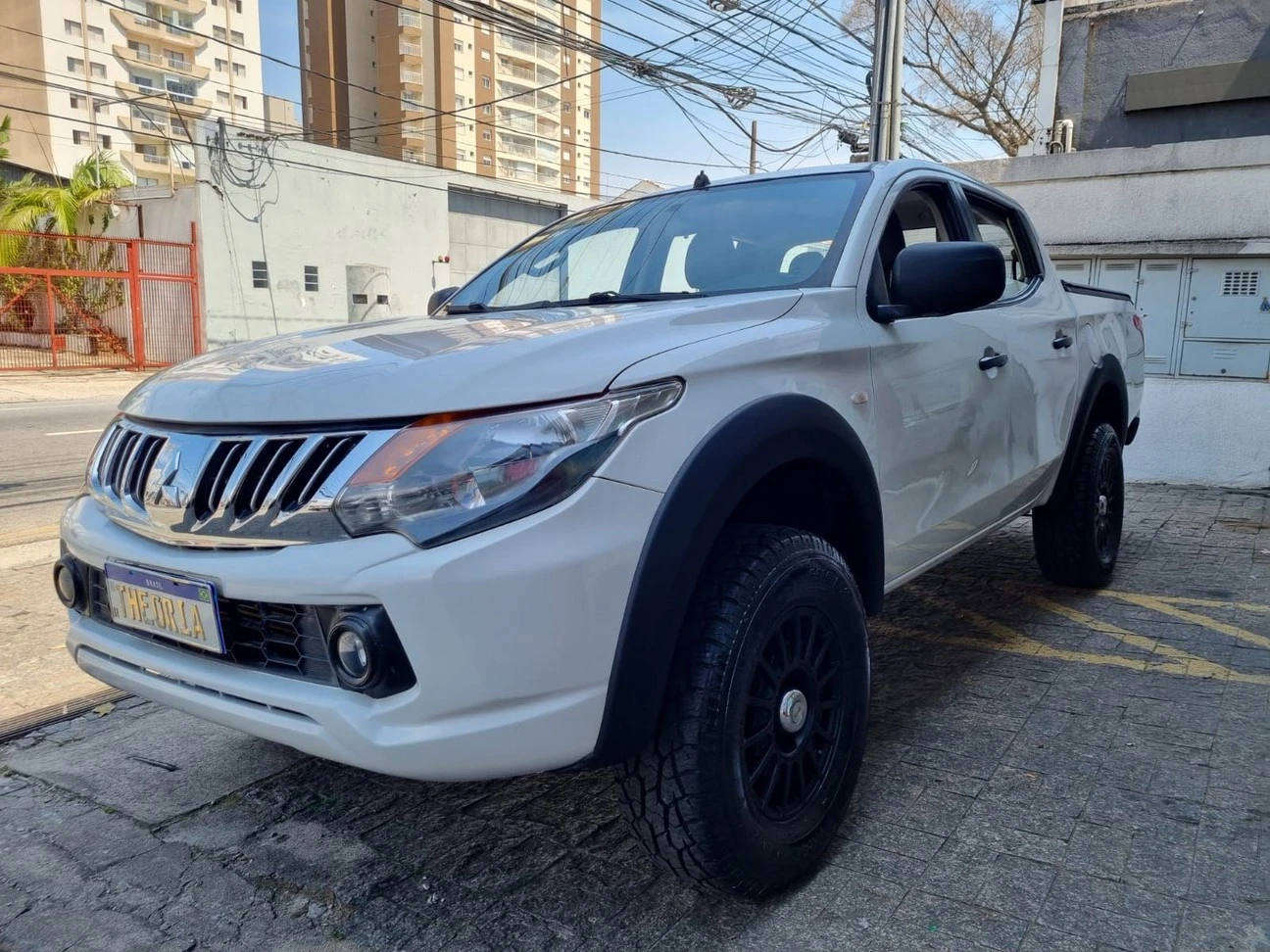 MITSUBISHI L200 TRITON