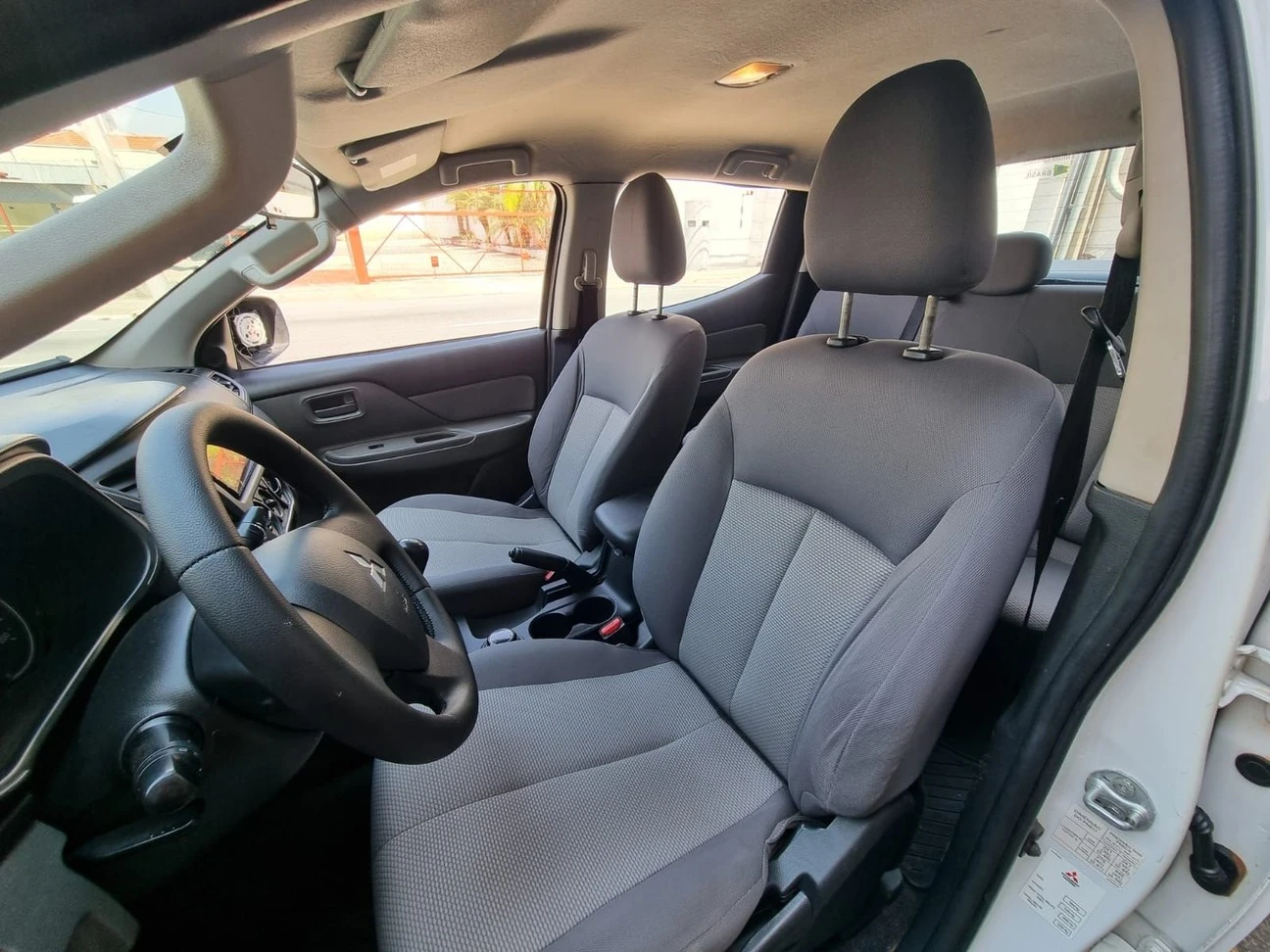 MITSUBISHI L200 TRITON