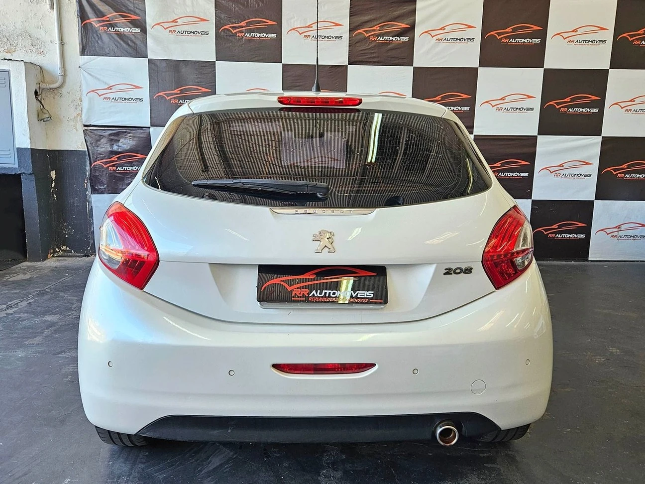PEUGEOT 208