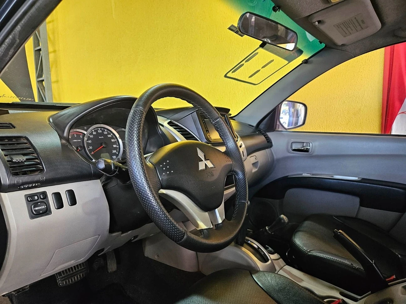 MITSUBISHI L200 TRITON