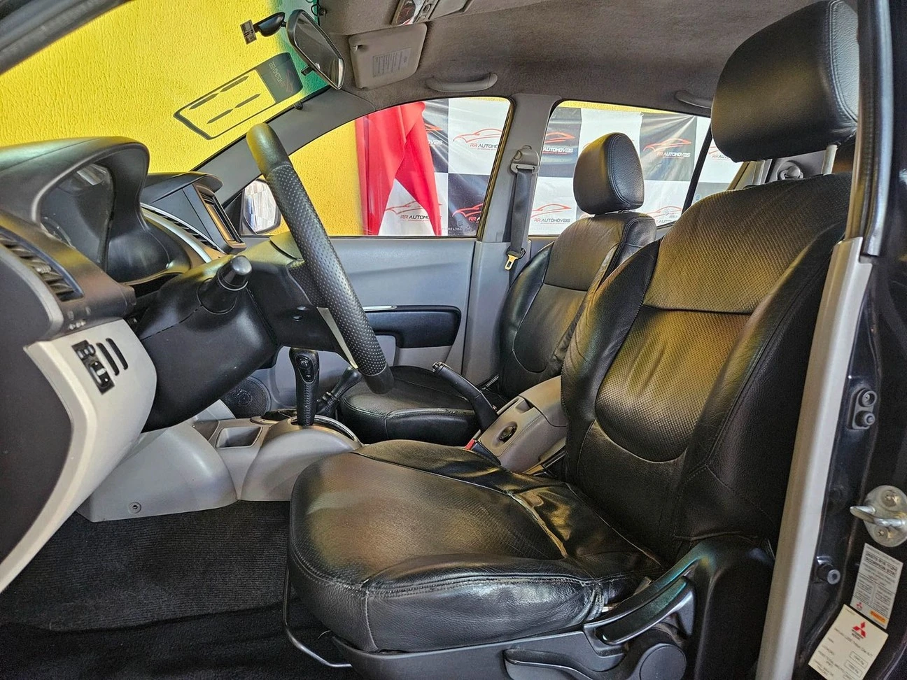 MITSUBISHI L200 TRITON