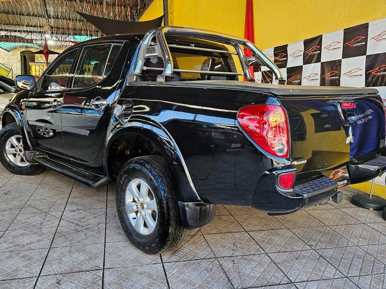 MITSUBISHI L200 TRITON