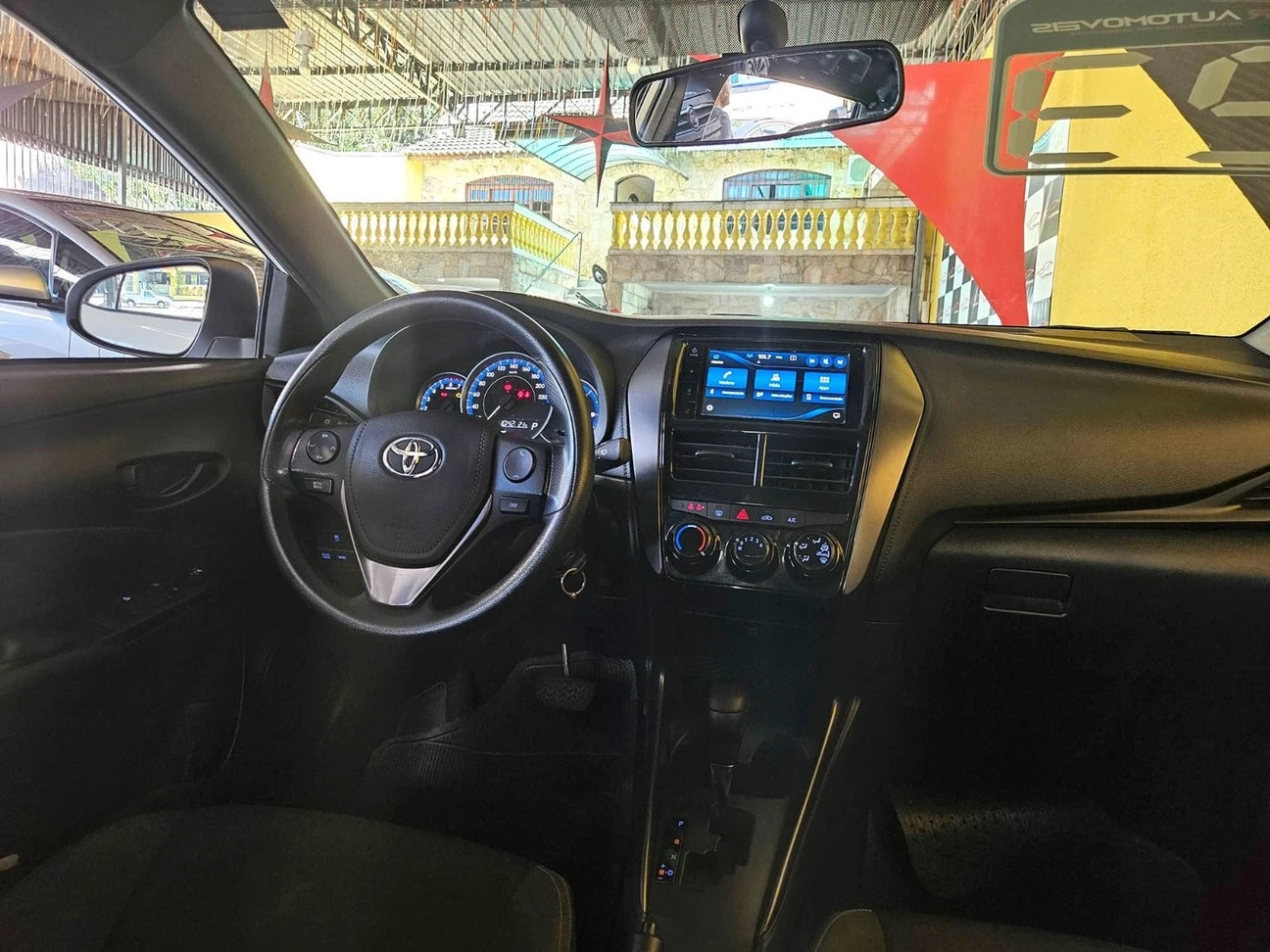 TOYOTA YARIS