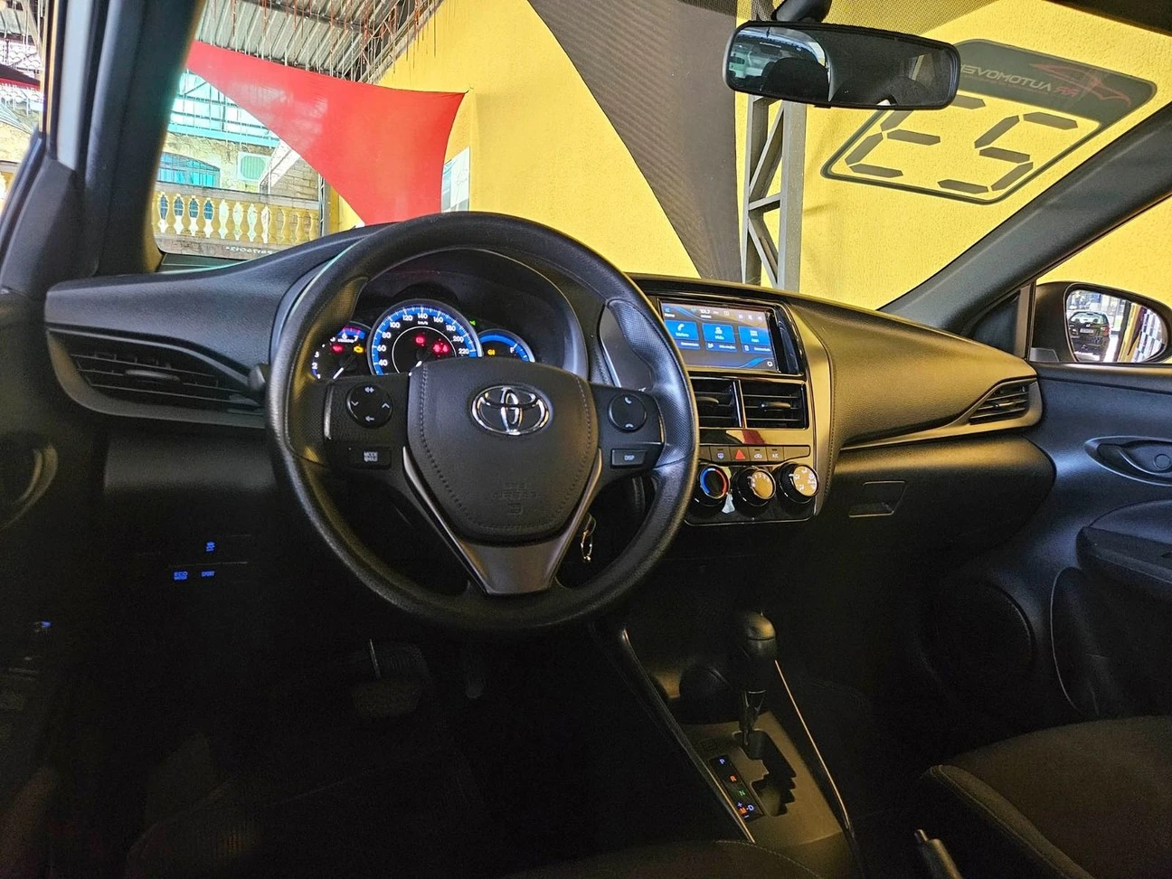TOYOTA YARIS