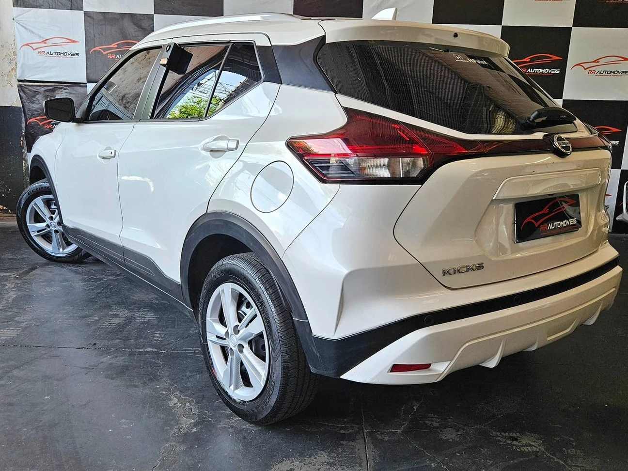 NISSAN KICKS