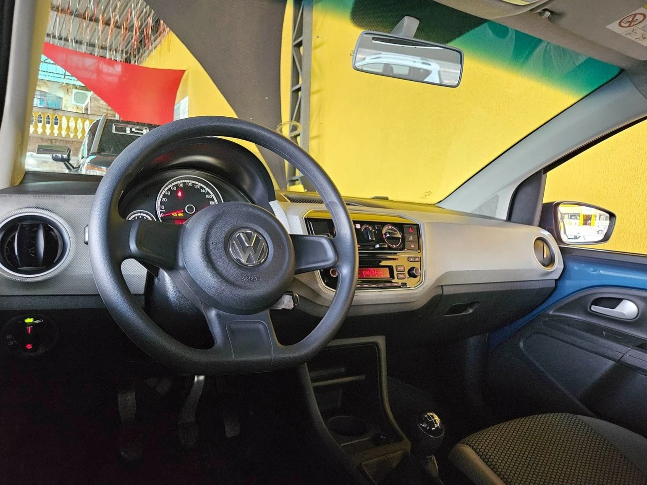VOLKSWAGEN UP