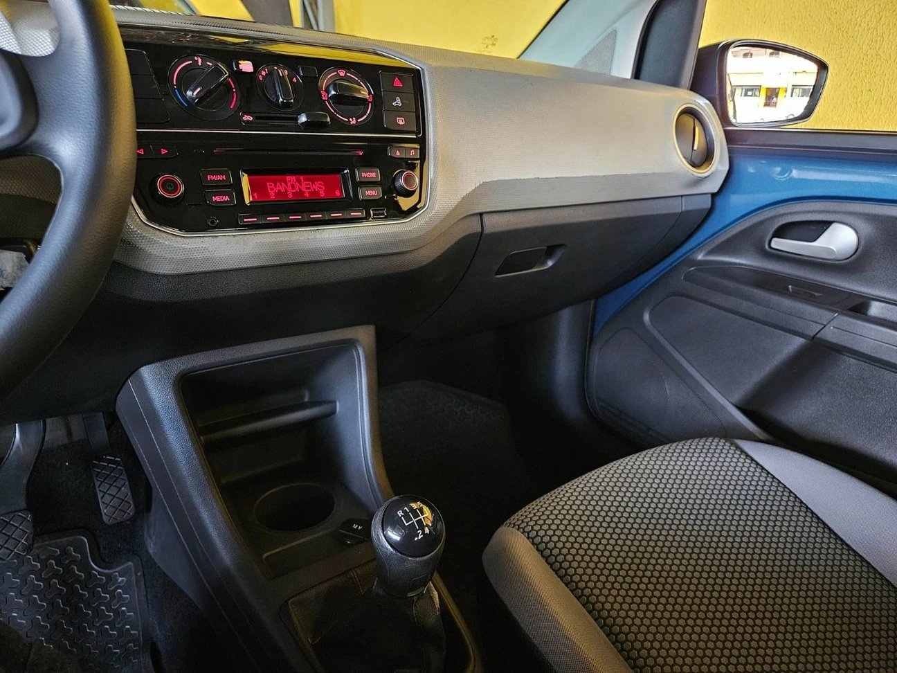 VOLKSWAGEN UP