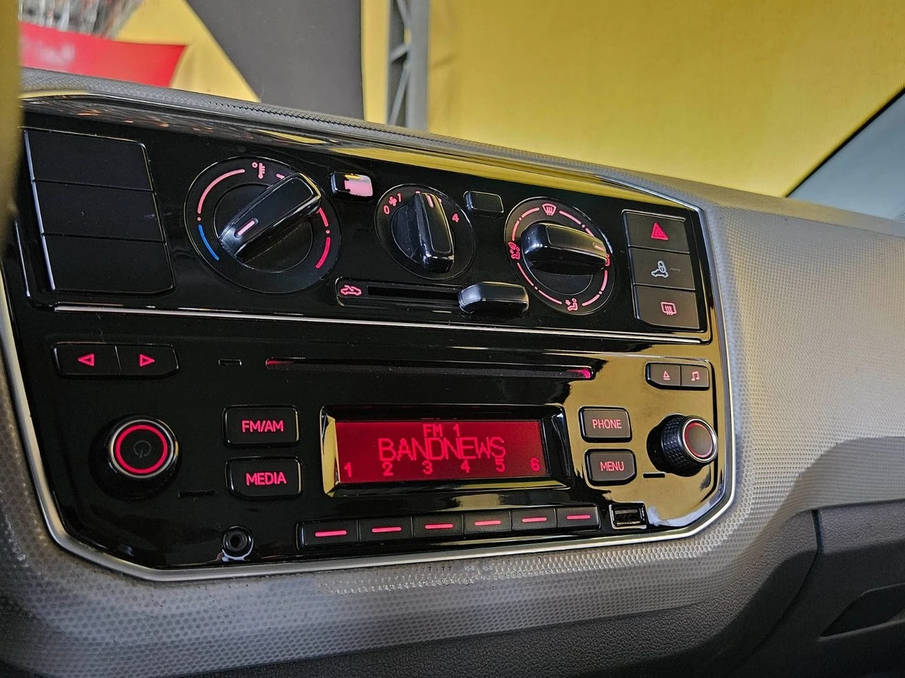 VOLKSWAGEN UP
