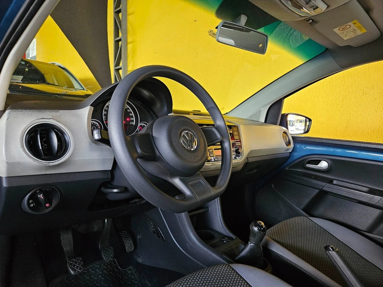 VOLKSWAGEN UP