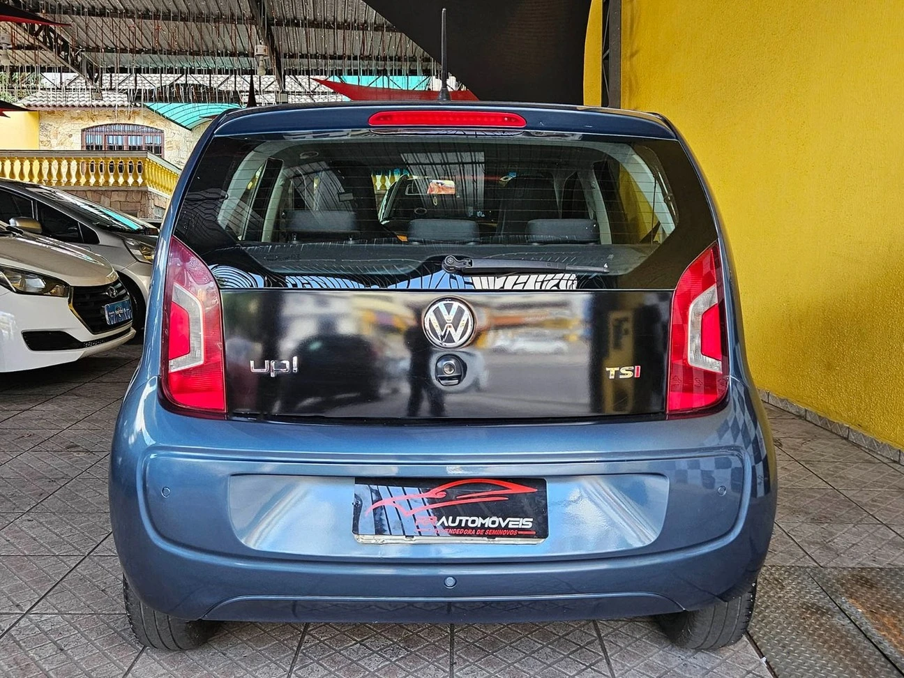 VOLKSWAGEN UP