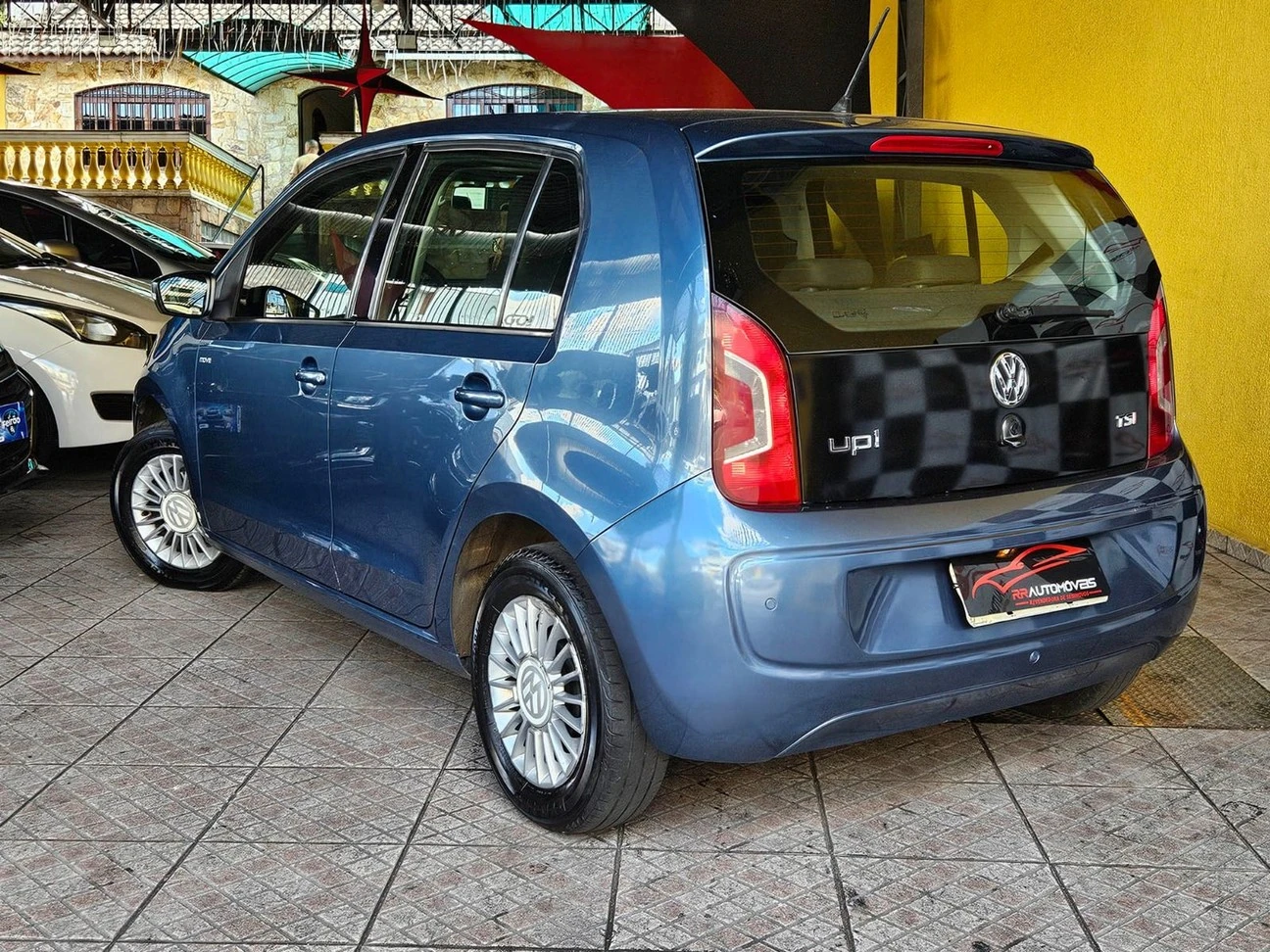 VOLKSWAGEN UP