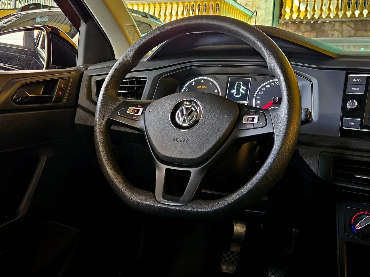 VOLKSWAGEN POLO