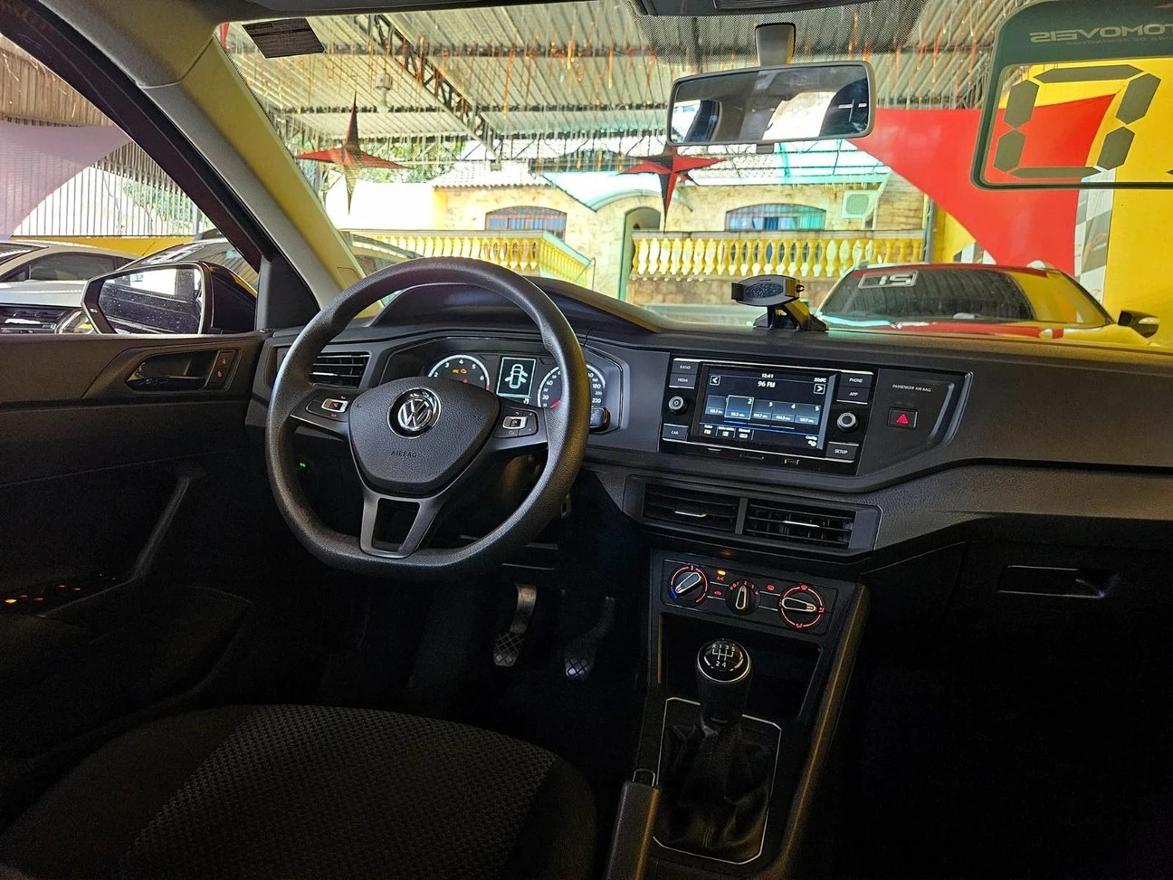 VOLKSWAGEN POLO