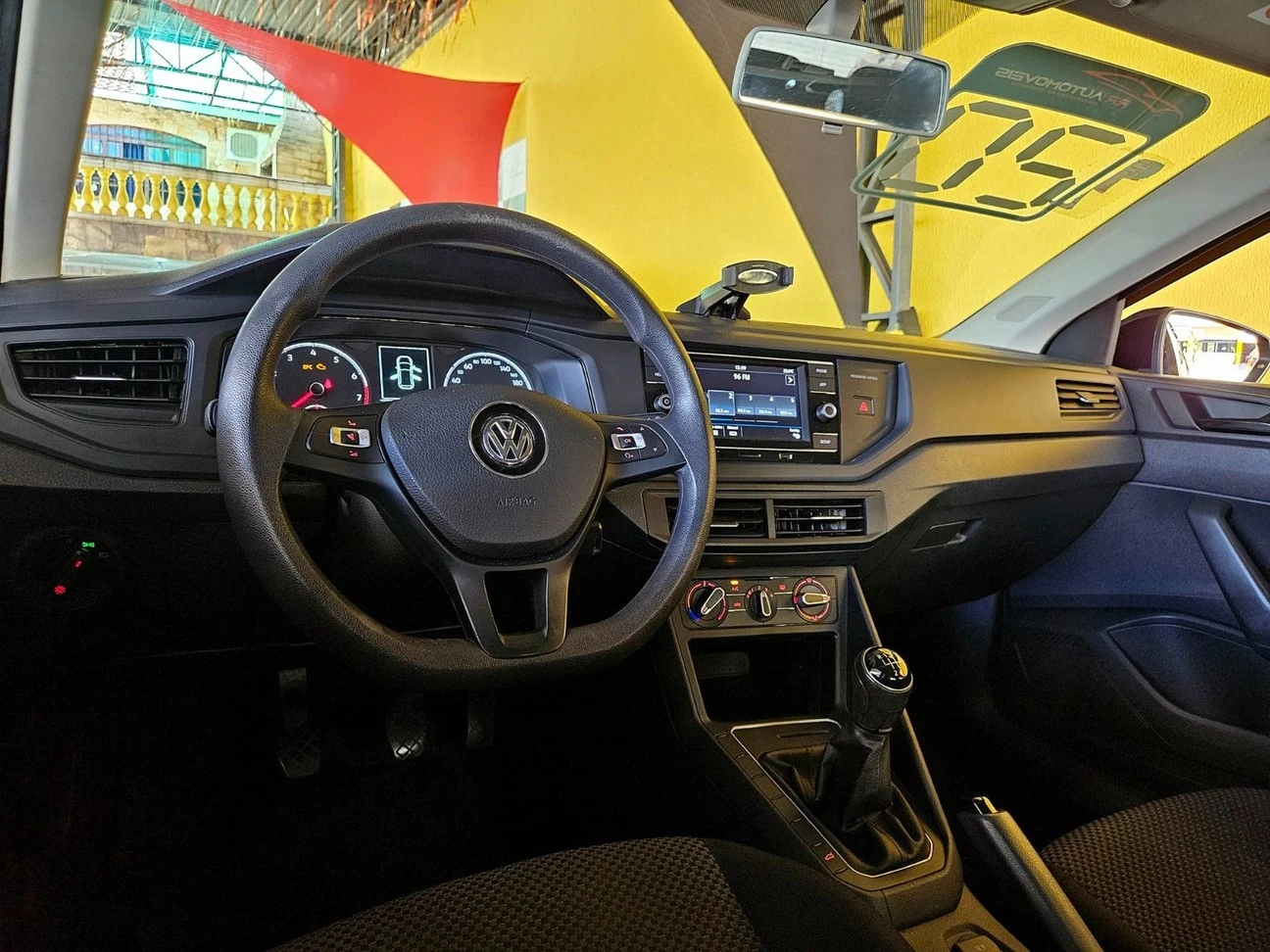 VOLKSWAGEN POLO