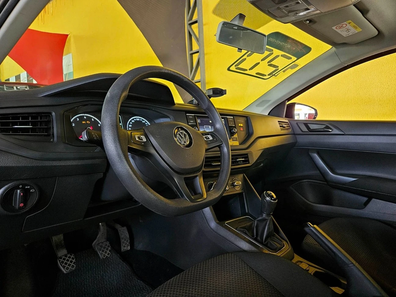 VOLKSWAGEN POLO