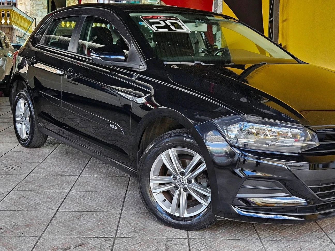VOLKSWAGEN POLO