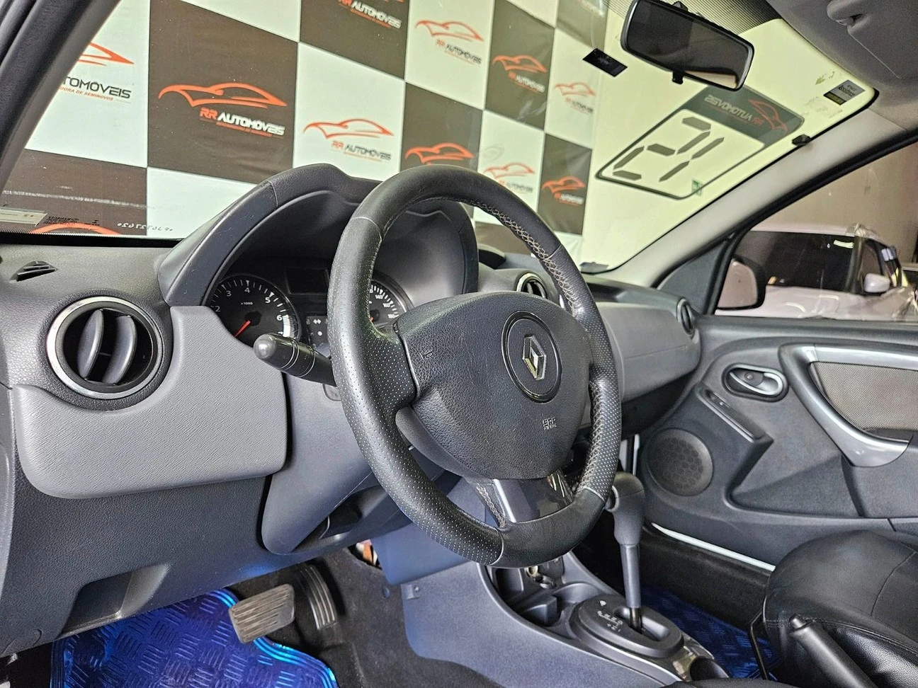 RENAULT DUSTER