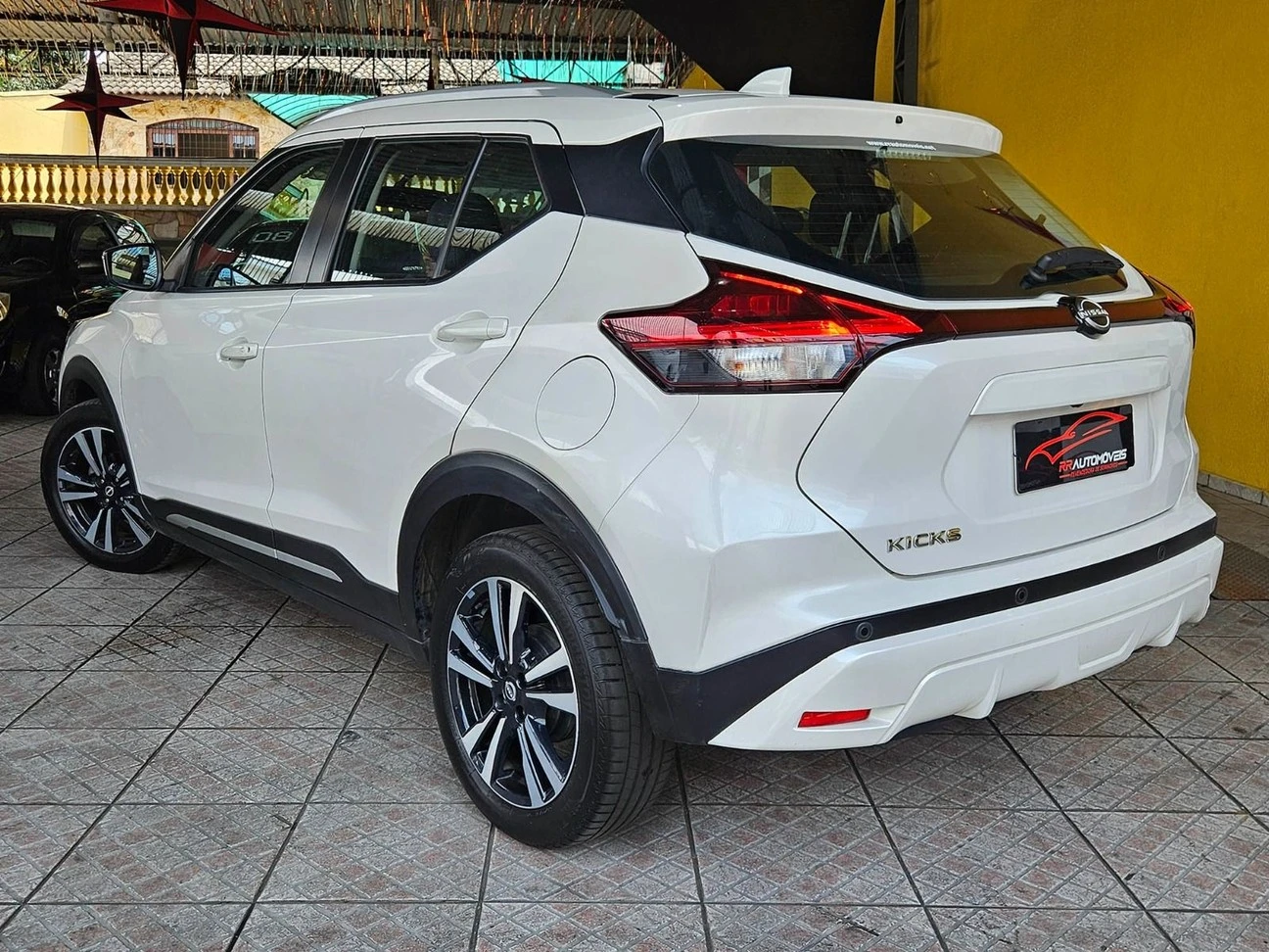 NISSAN KICKS