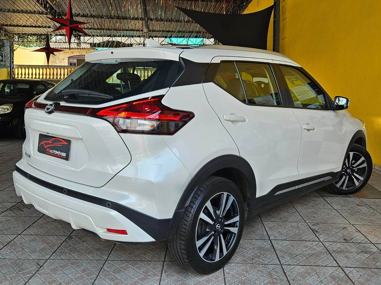 NISSAN KICKS