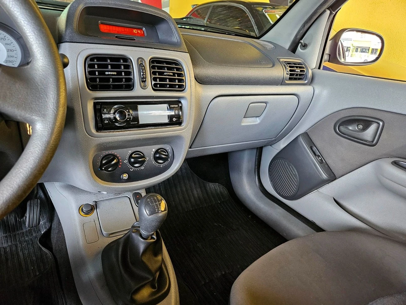 RENAULT CLIO