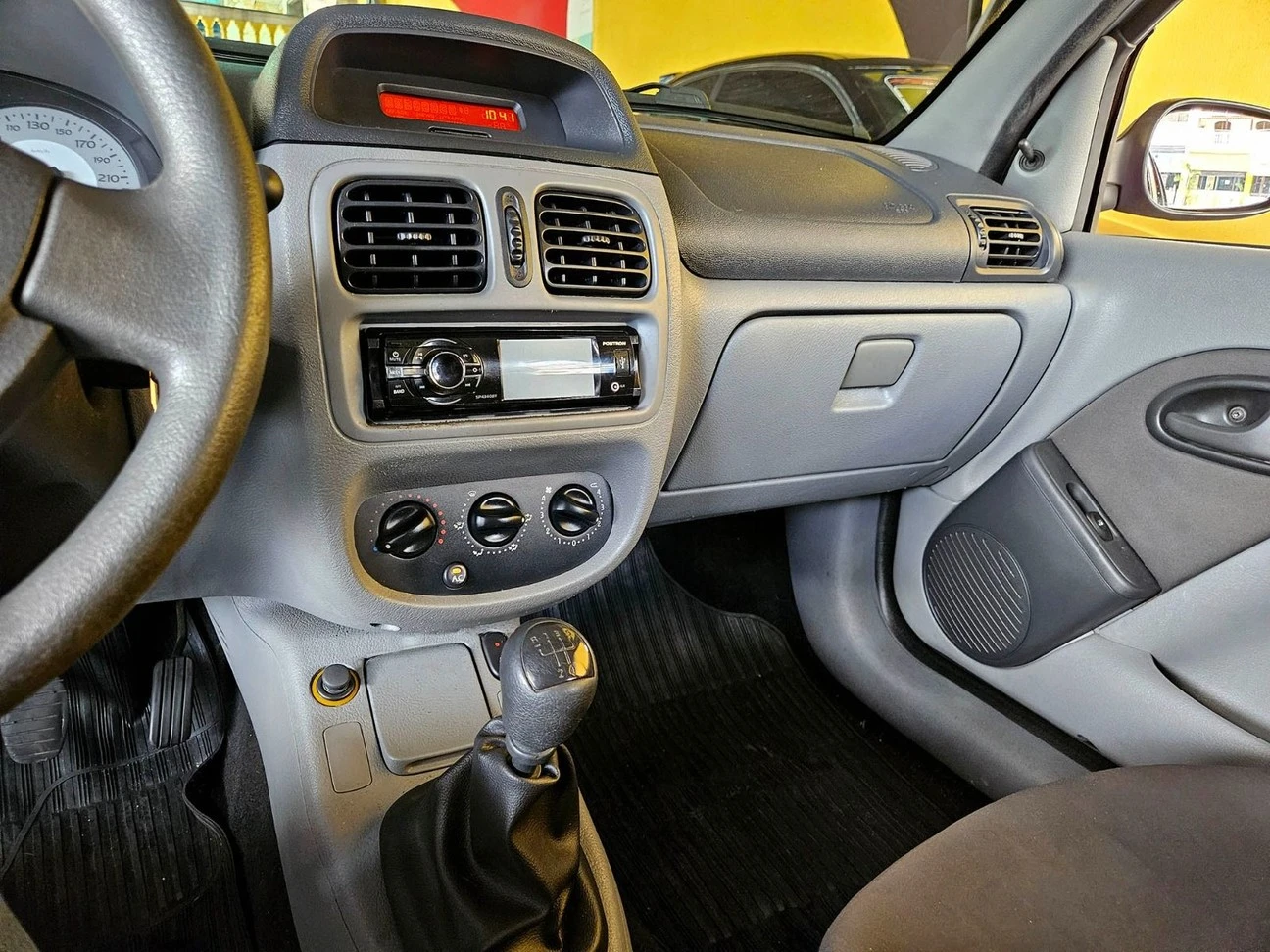 RENAULT CLIO