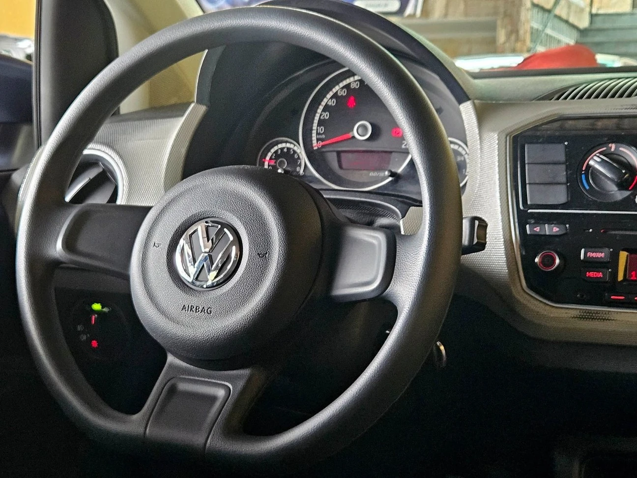 VOLKSWAGEN UP