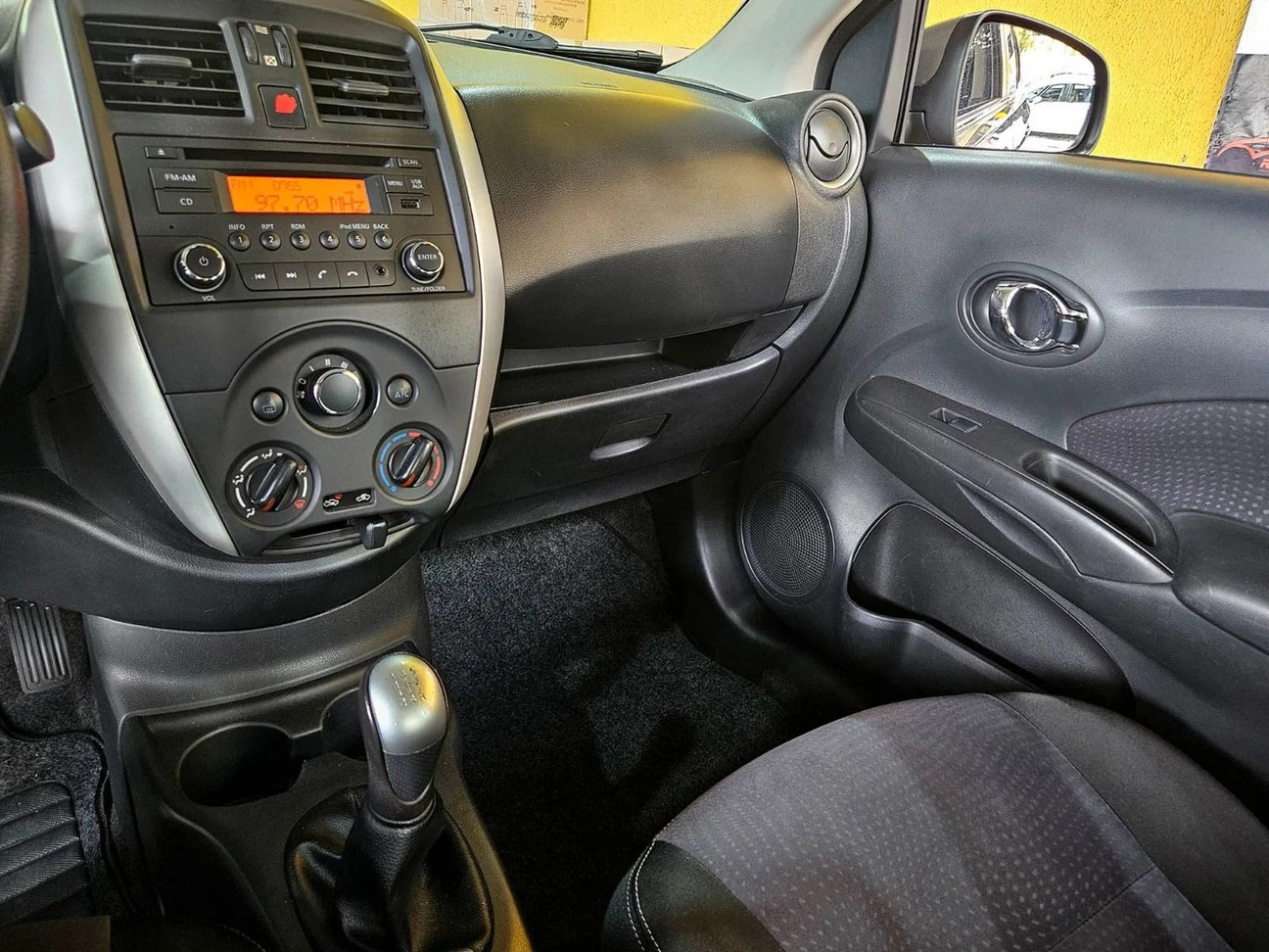 NISSAN VERSA