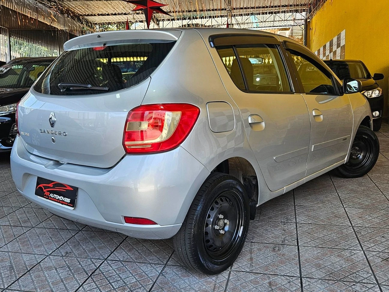 RENAULT SANDERO
