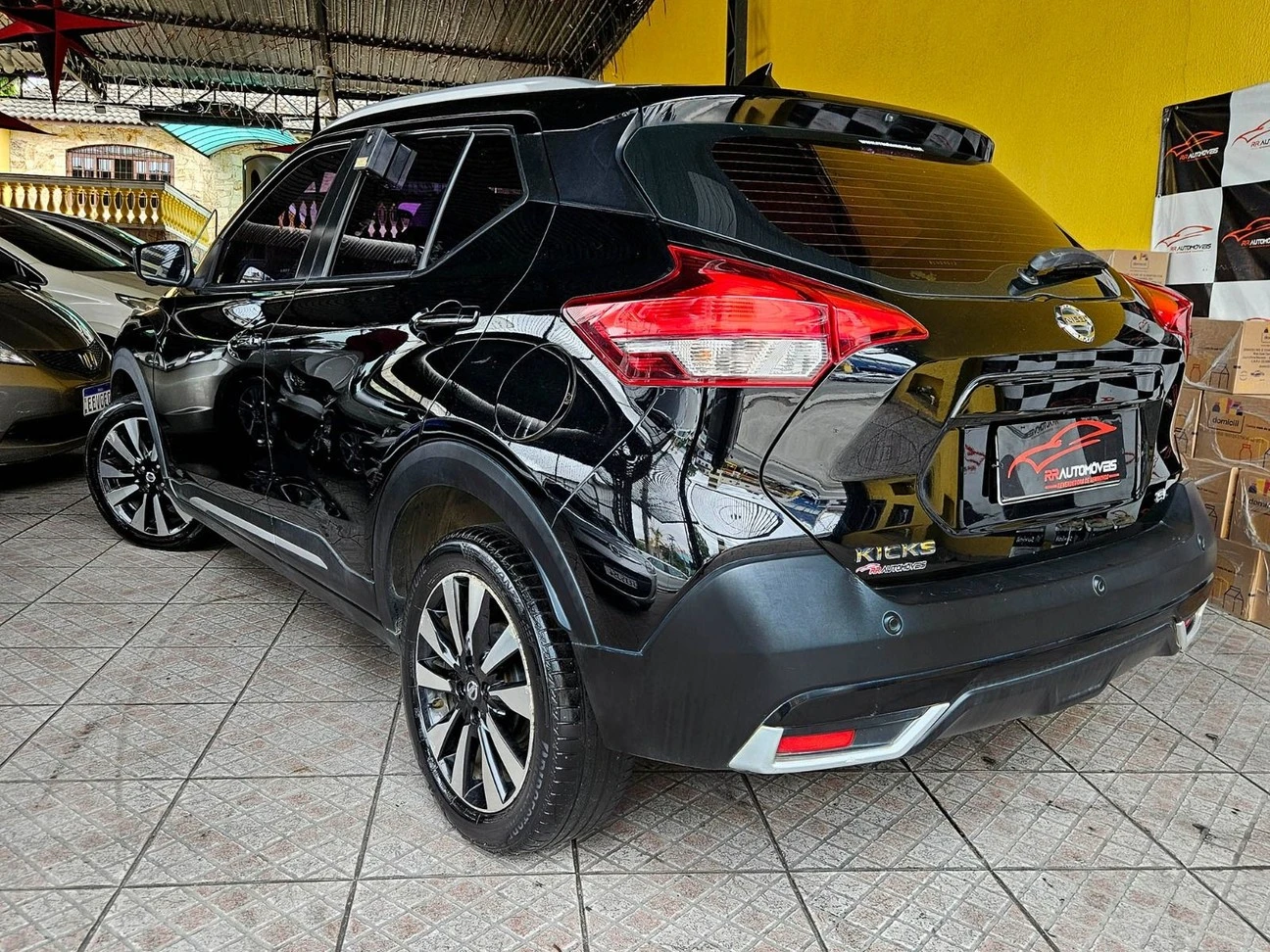 NISSAN KICKS