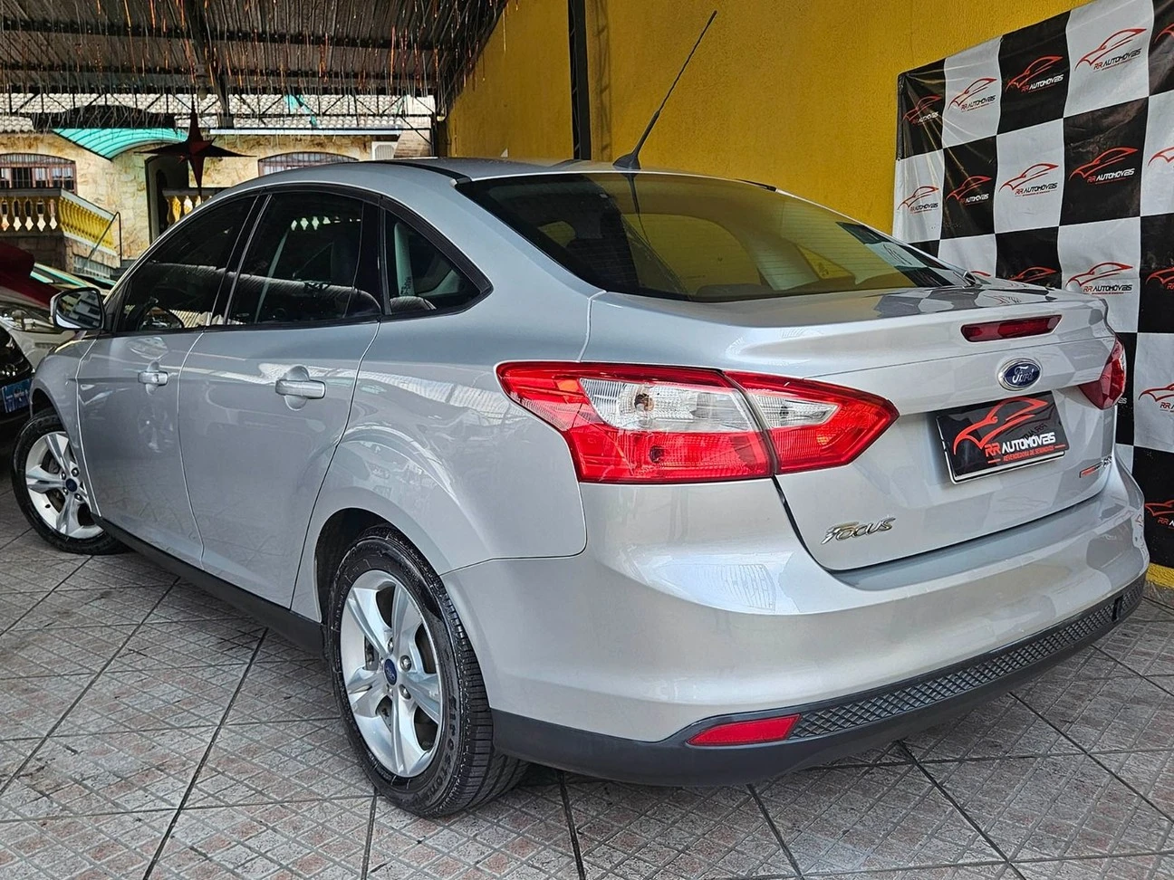 FORD FOCUS