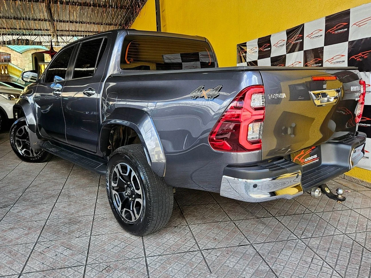 TOYOTA HILUX