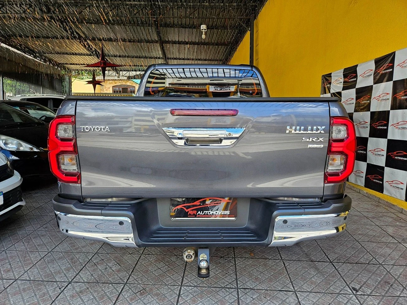 TOYOTA HILUX