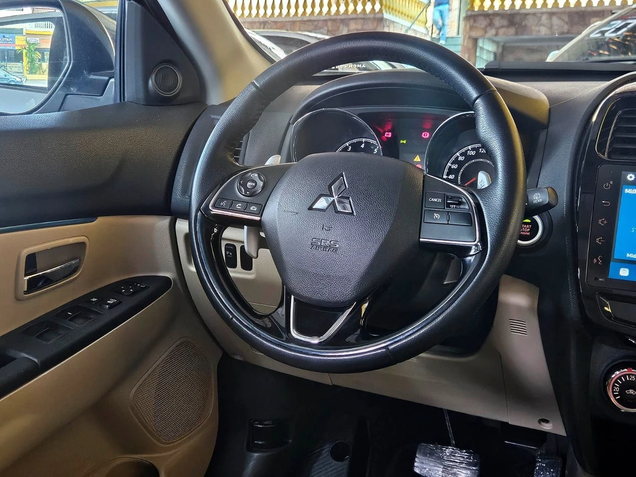 MITSUBISHI OUTLANDER